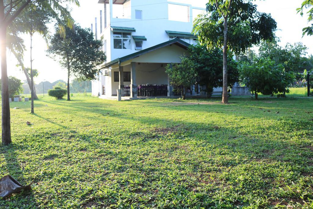 Manel Guest House Polonnaruwa Buitenkant foto